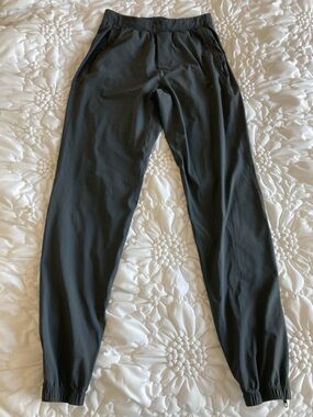 Lululemon mens Black Athletic Jogger Pants with zipper bottoms